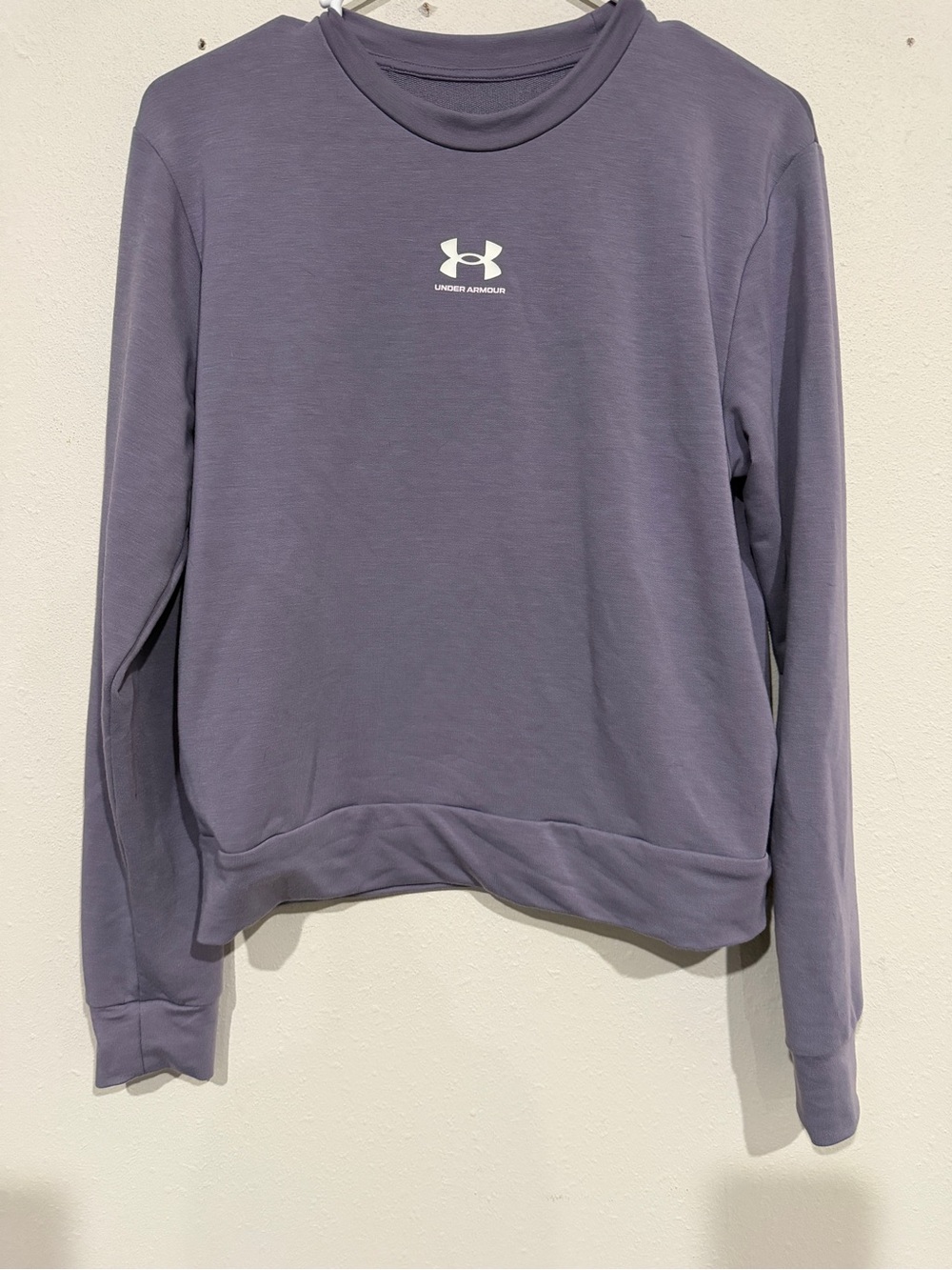 Woman’s under armour crew neck size small